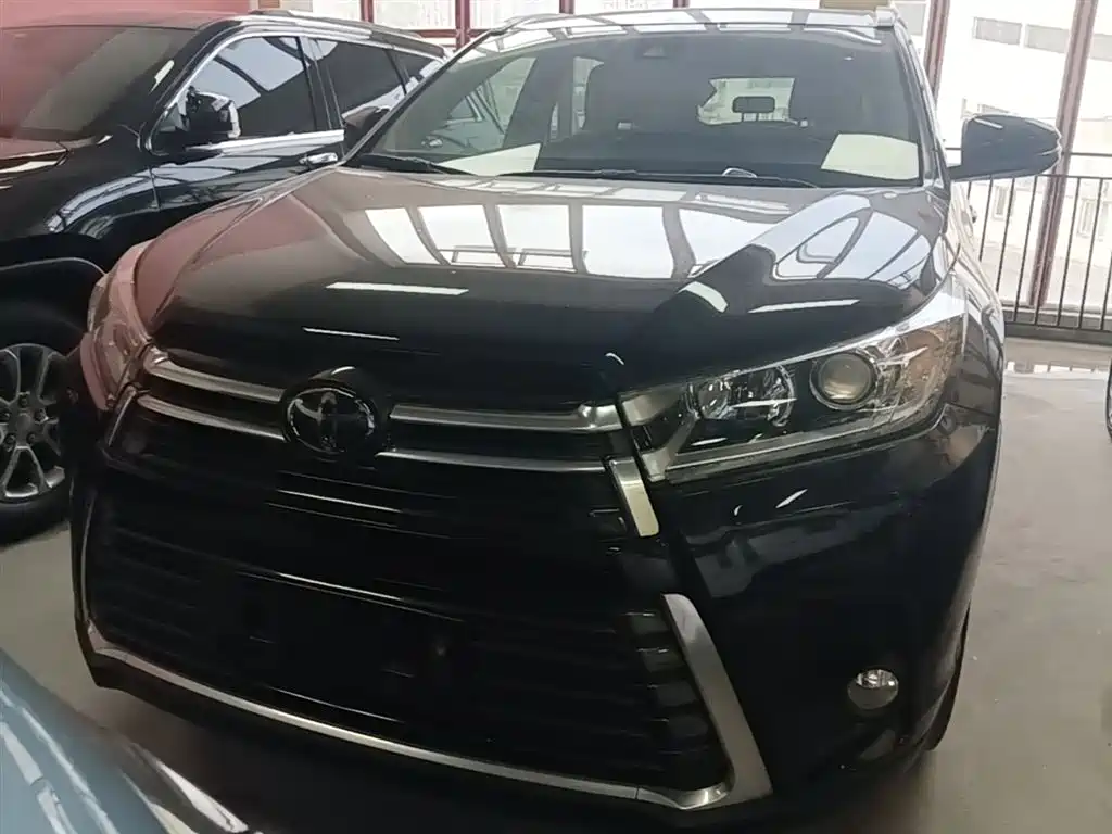 Toyota Highlander 2018 2.0T Luxury 7 мест V