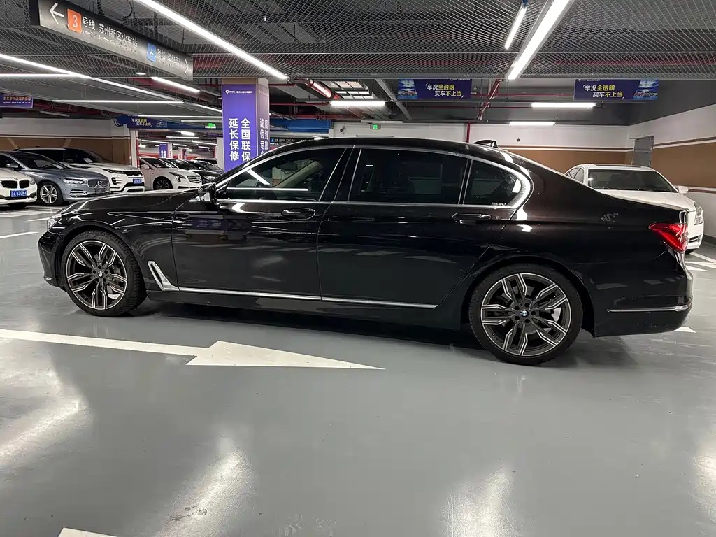 BMW 7 Series — миниатюра 7