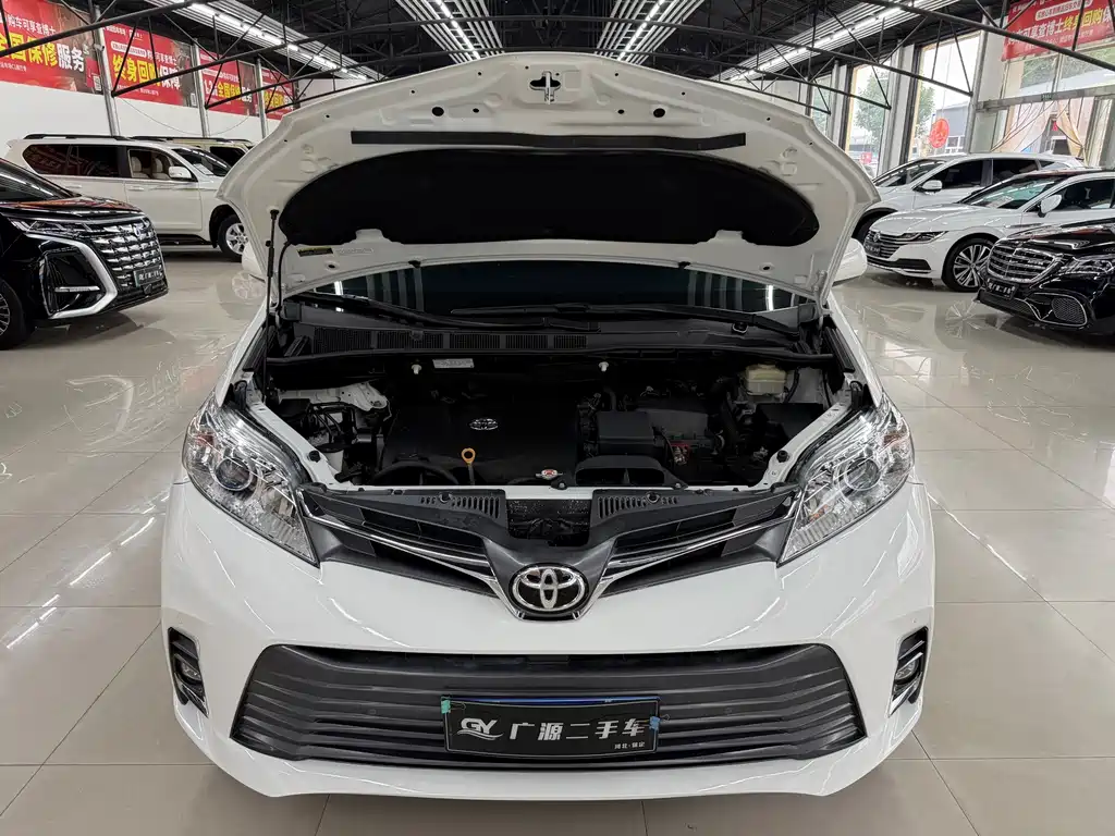Toyota Sienna — миниатюра 21