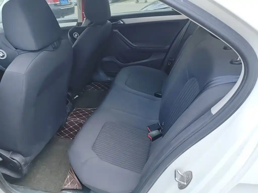 Volkswagen Jetta — миниатюра 17