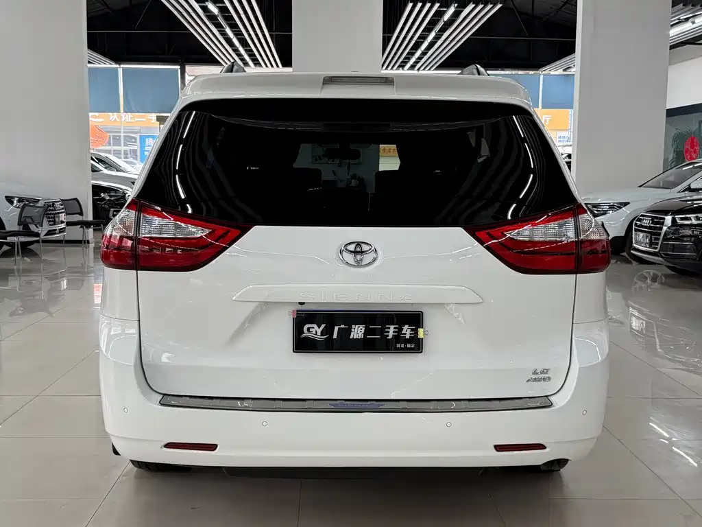 Toyota Sienna — миниатюра 5
