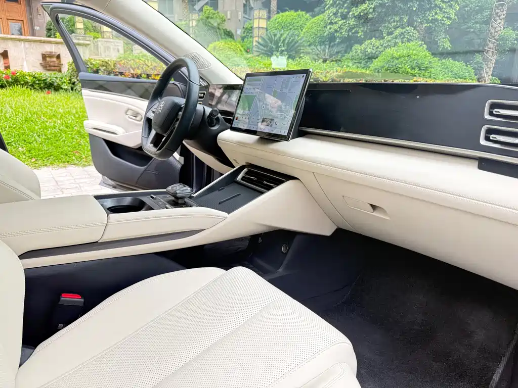 BYD Qin L L 2025 DM-i Smart Drive 80KM Lead