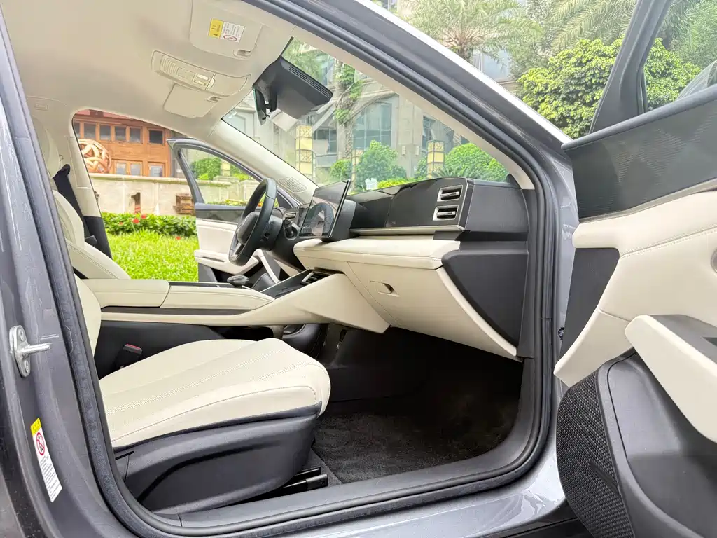BYD Qin L L 2025 DM-i Smart Drive 80KM Lead