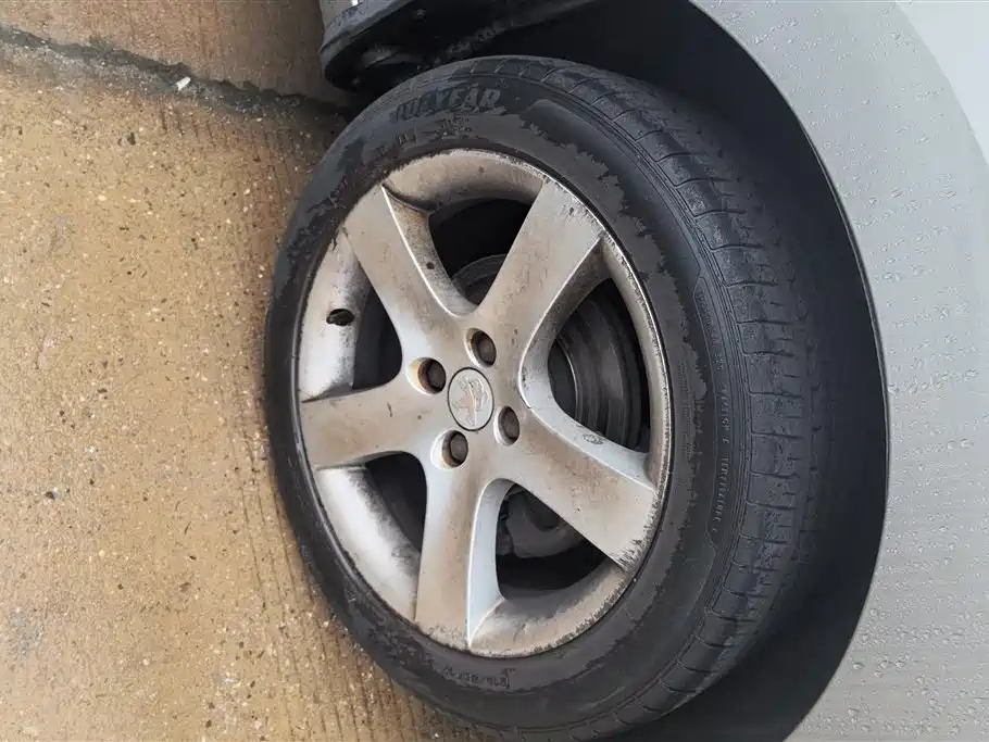 Peugeot 408 2013 2.0L AT Comfort