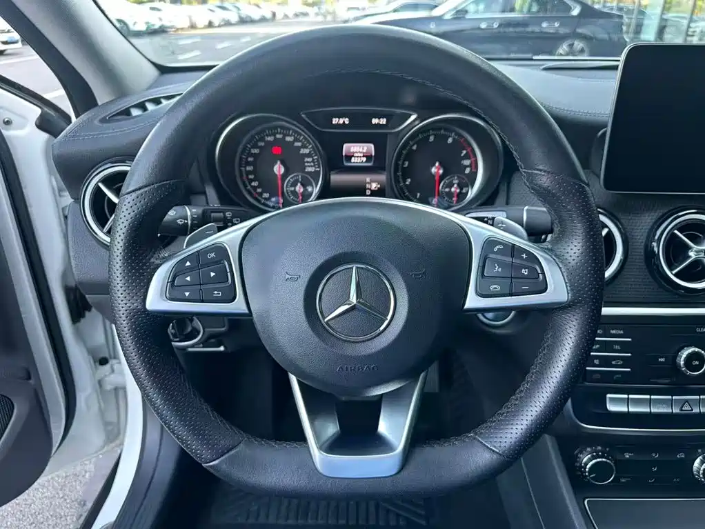Mercedes-Benz GLA — миниатюра 10