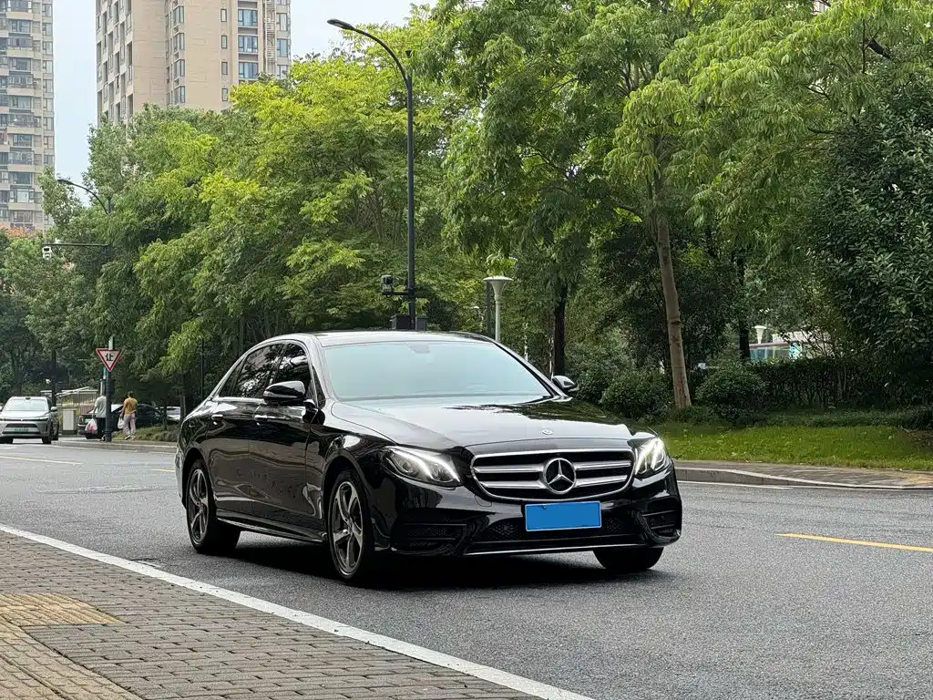 Mercedes-Benz E-Class — миниатюра 5
