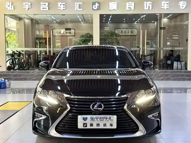 LEXUS ES 2018