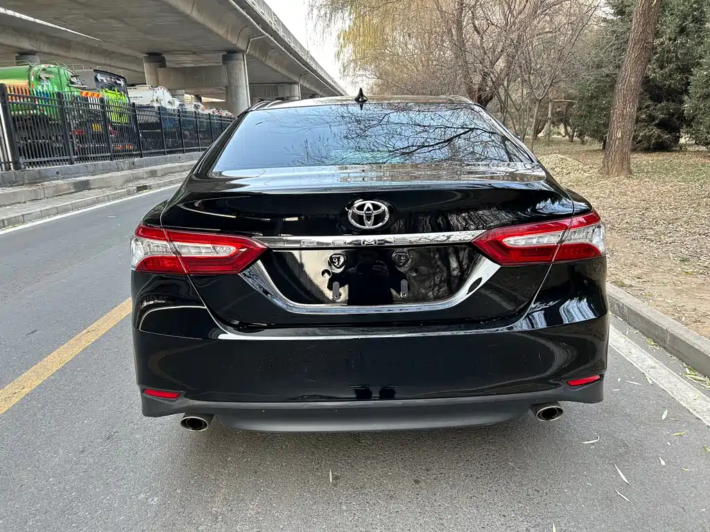 TOYOTA CAMRY