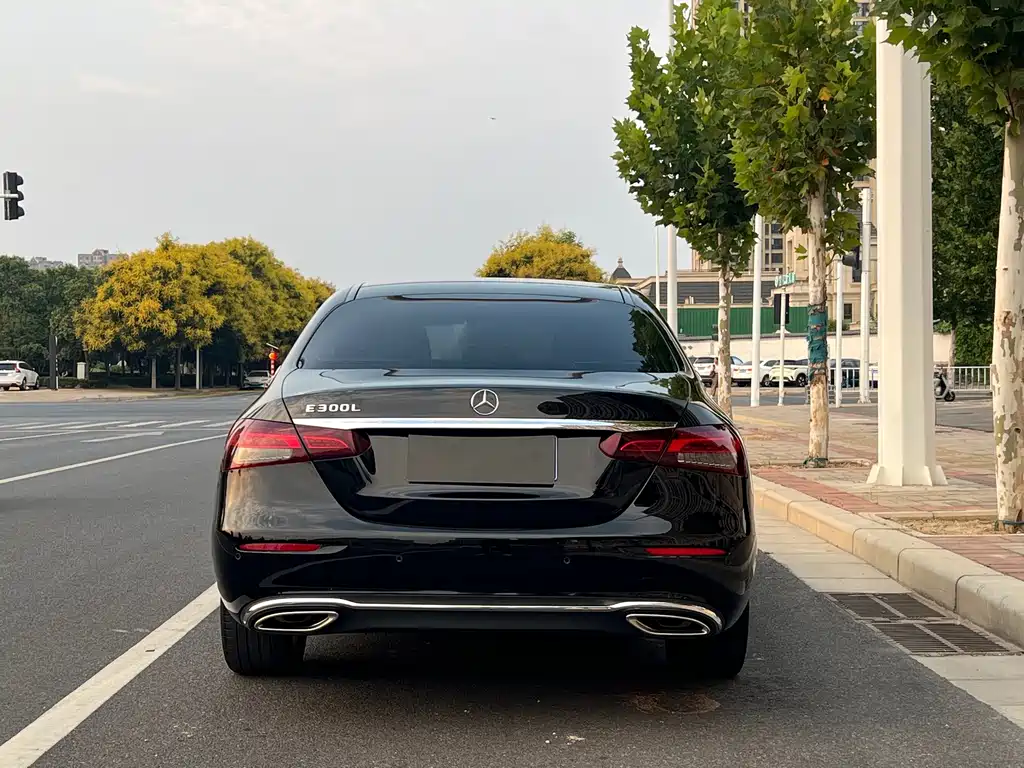 Mercedes-Benz E-Class — миниатюра 16