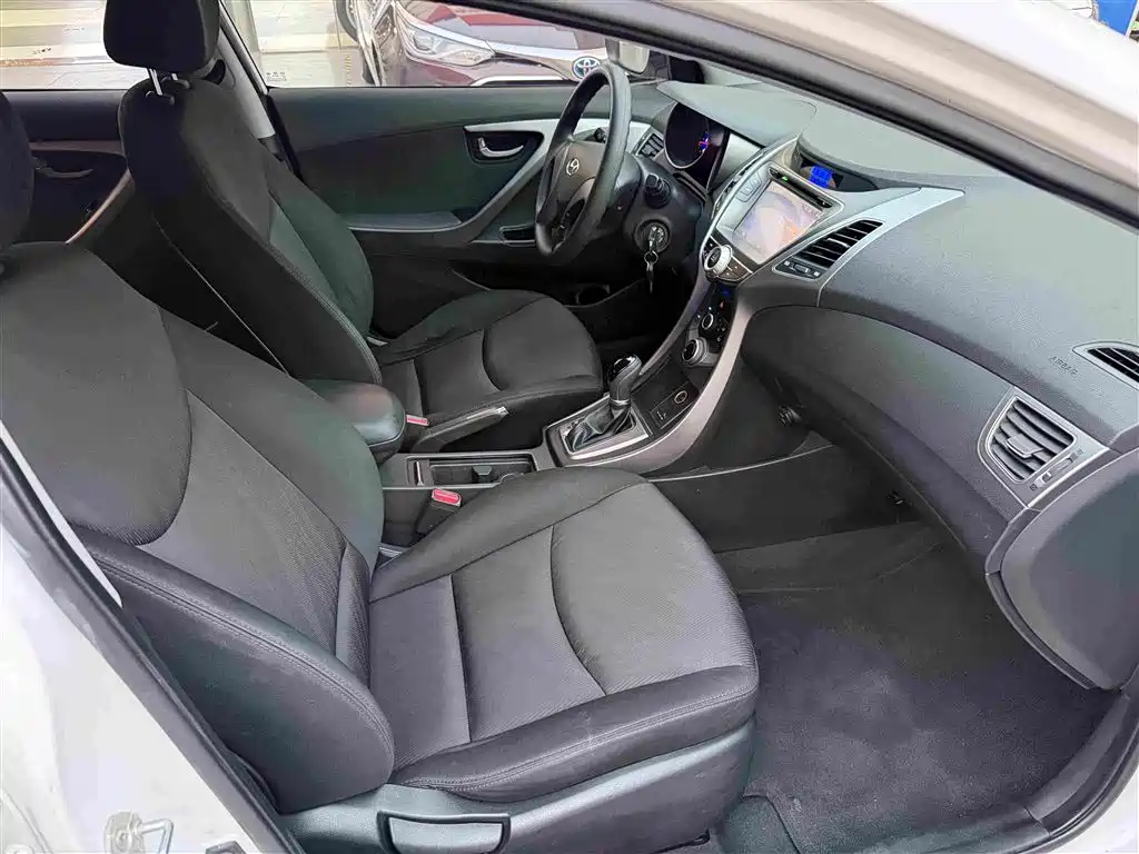Hyundai Elantra Langdong — миниатюра 10