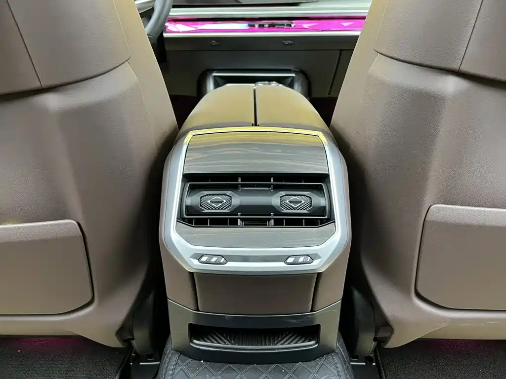 BMW 7 Series — миниатюра 31