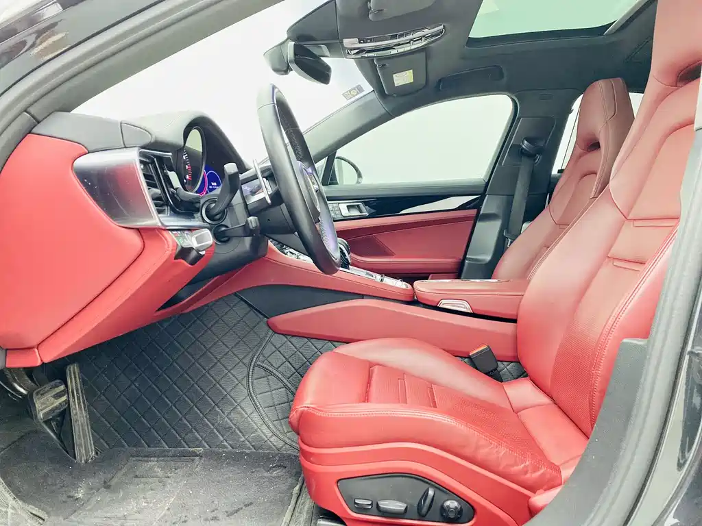 PORSCHE PANAMERA