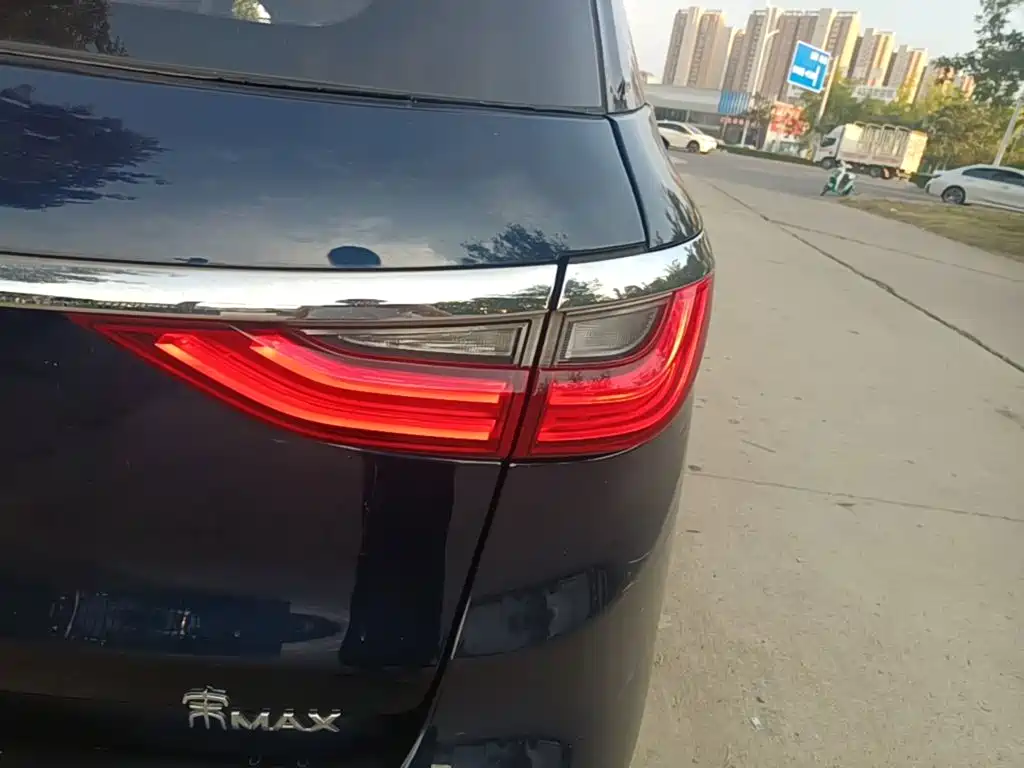 BYD MAX — миниатюра 8