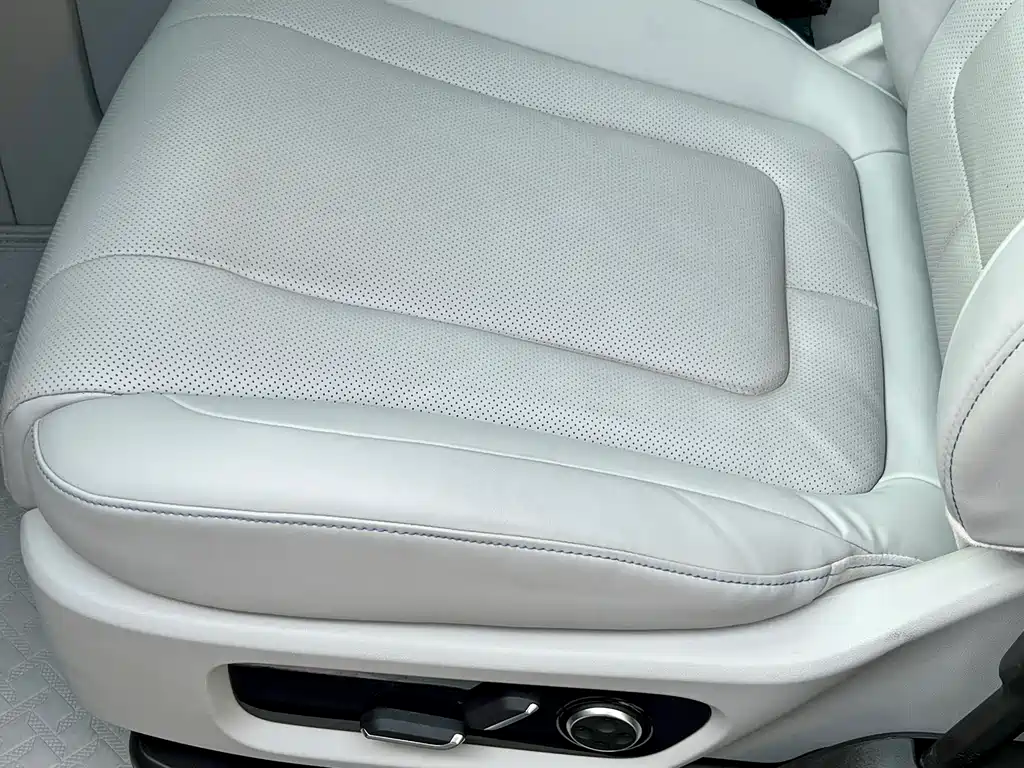 AITO ASK THE WORLD M9