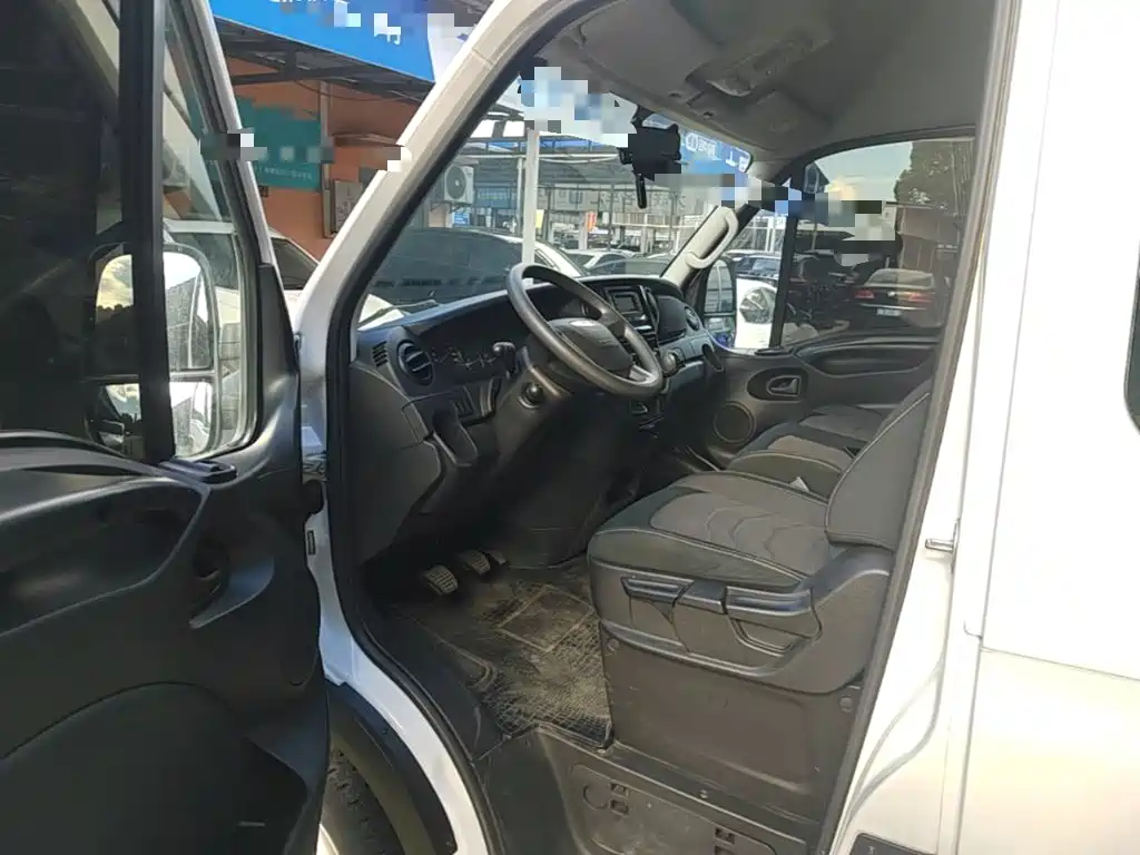 IVECO Ousheng — миниатюра 16