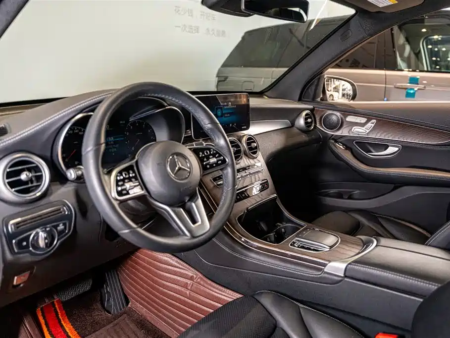 MERCEDES-BENZ GLC