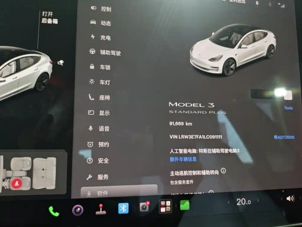 Tesla Model 3 — миниатюра 7