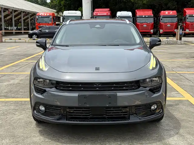 2020 Lynk & Co 02