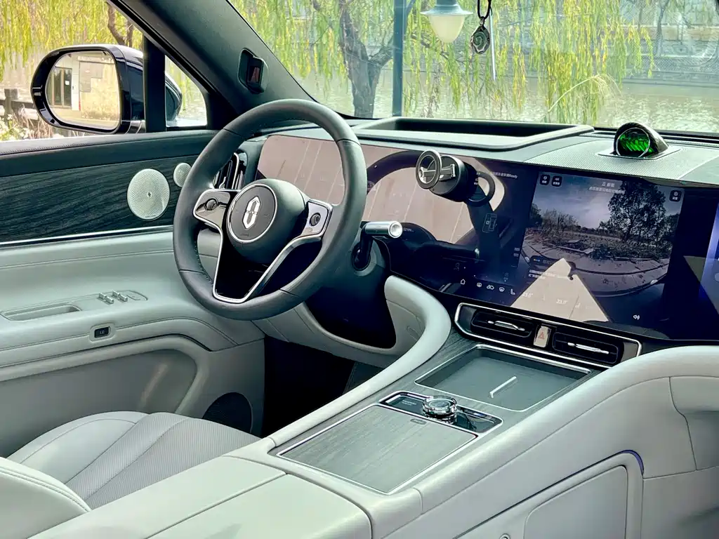 AITO ASK THE WORLD M9