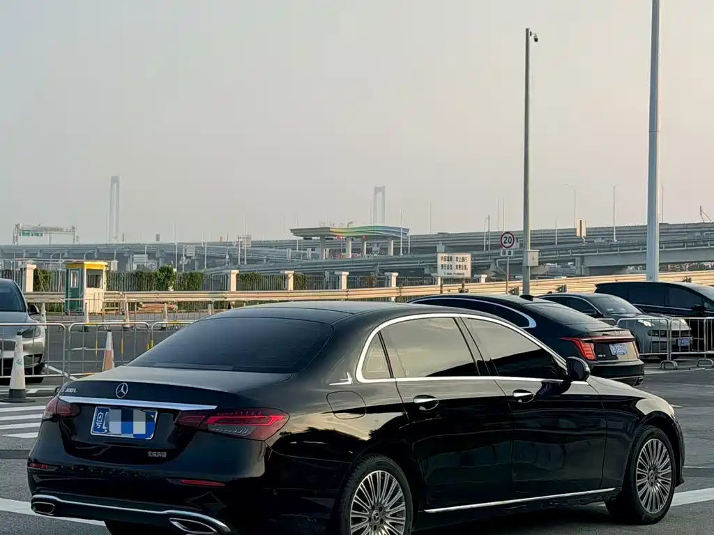 Mercedes-Benz E-Class — миниатюра 3