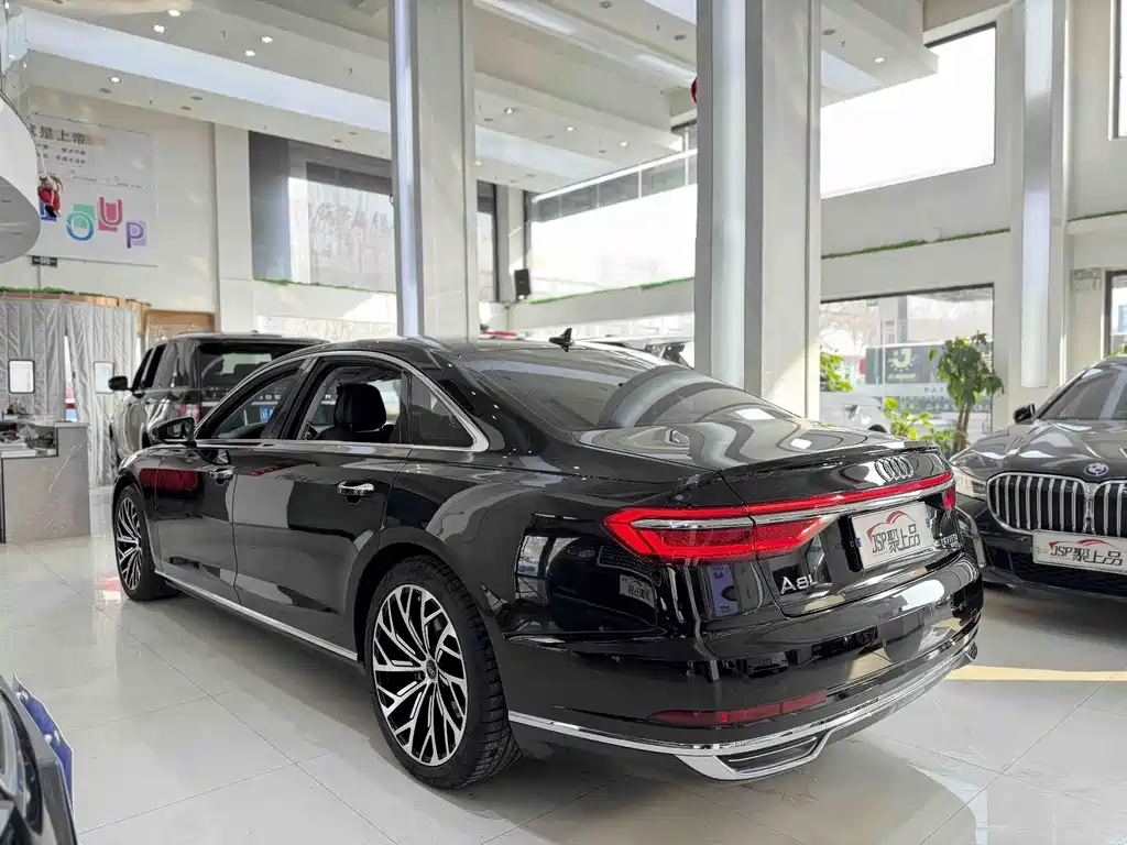 AUDI A8