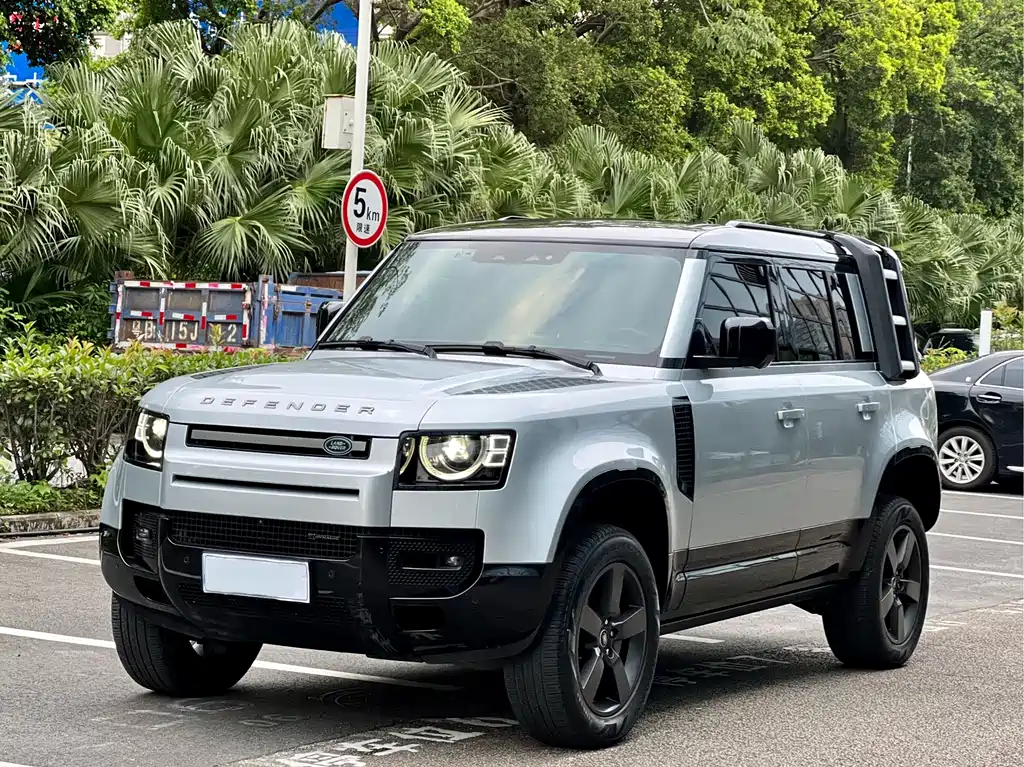 Land Rover Defender 2022