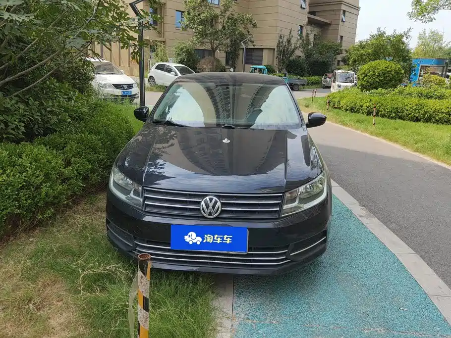 Volkswagen Santana — миниатюра 2
