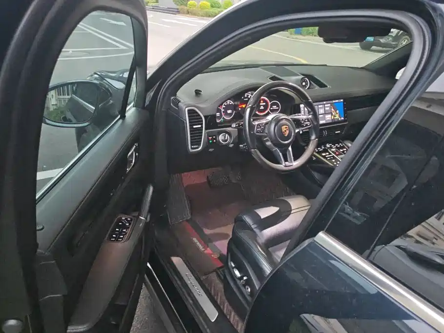 Porsche Cayenne — миниатюра 9