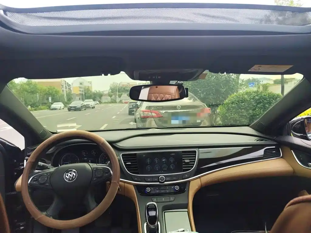 Buick LaCrosse — миниатюра 10