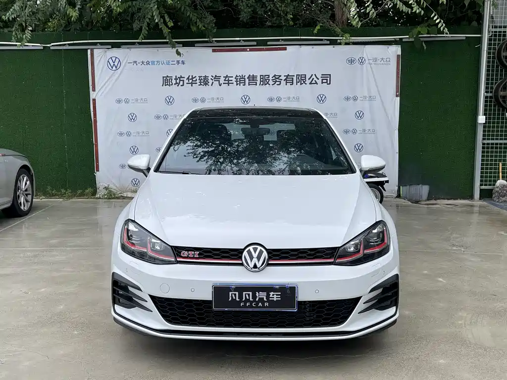 VOLKSWAGEN GOLF GTI