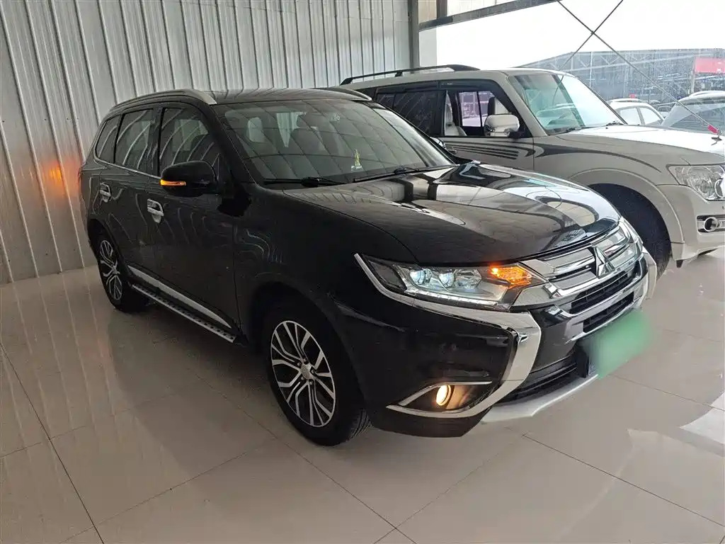 MITSUBISHI OUTLANDER