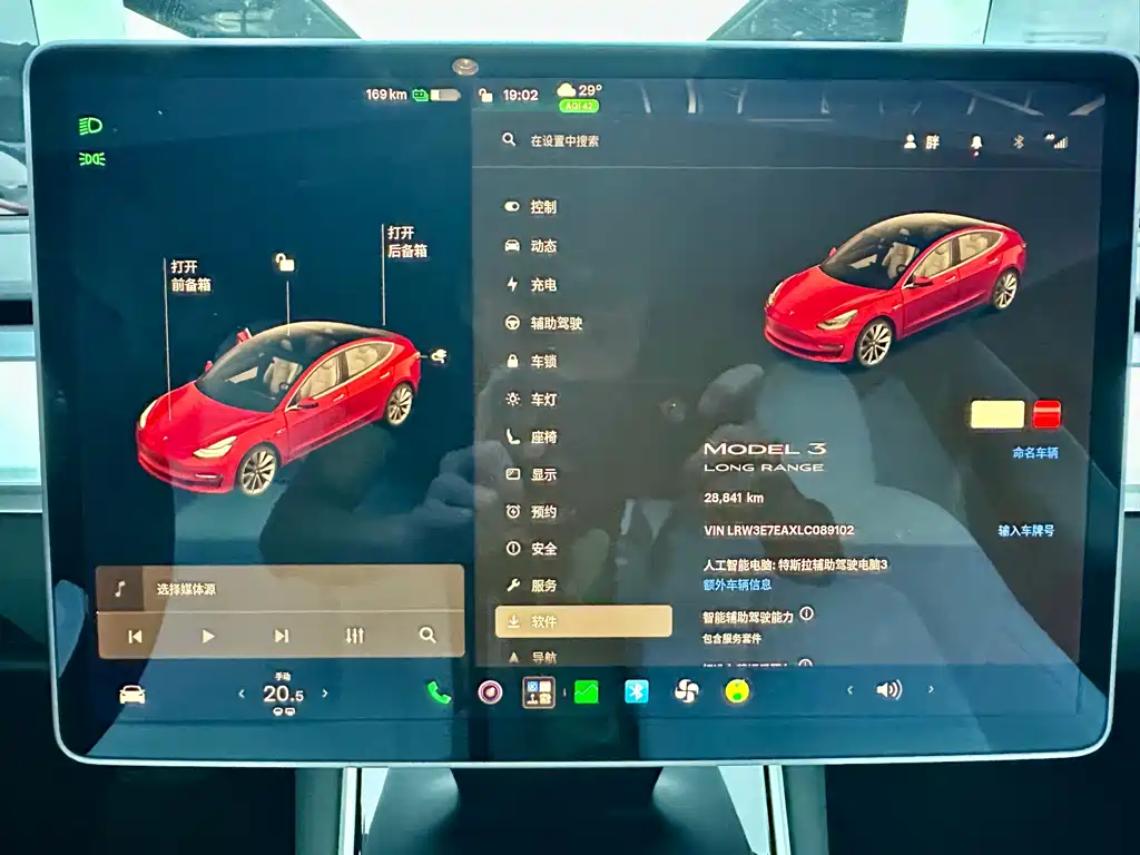 Tesla Model 3 — миниатюра 15
