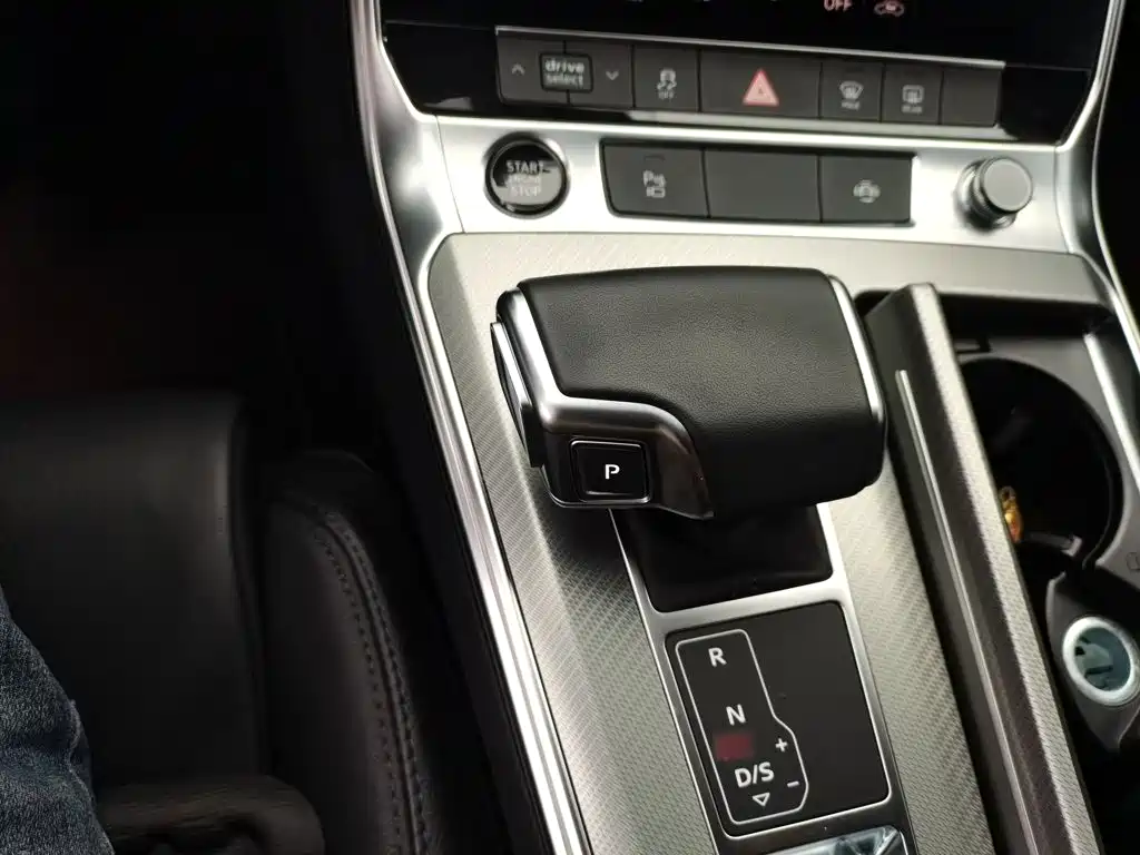 Audi A6L 2022 40 TFSI Luxury