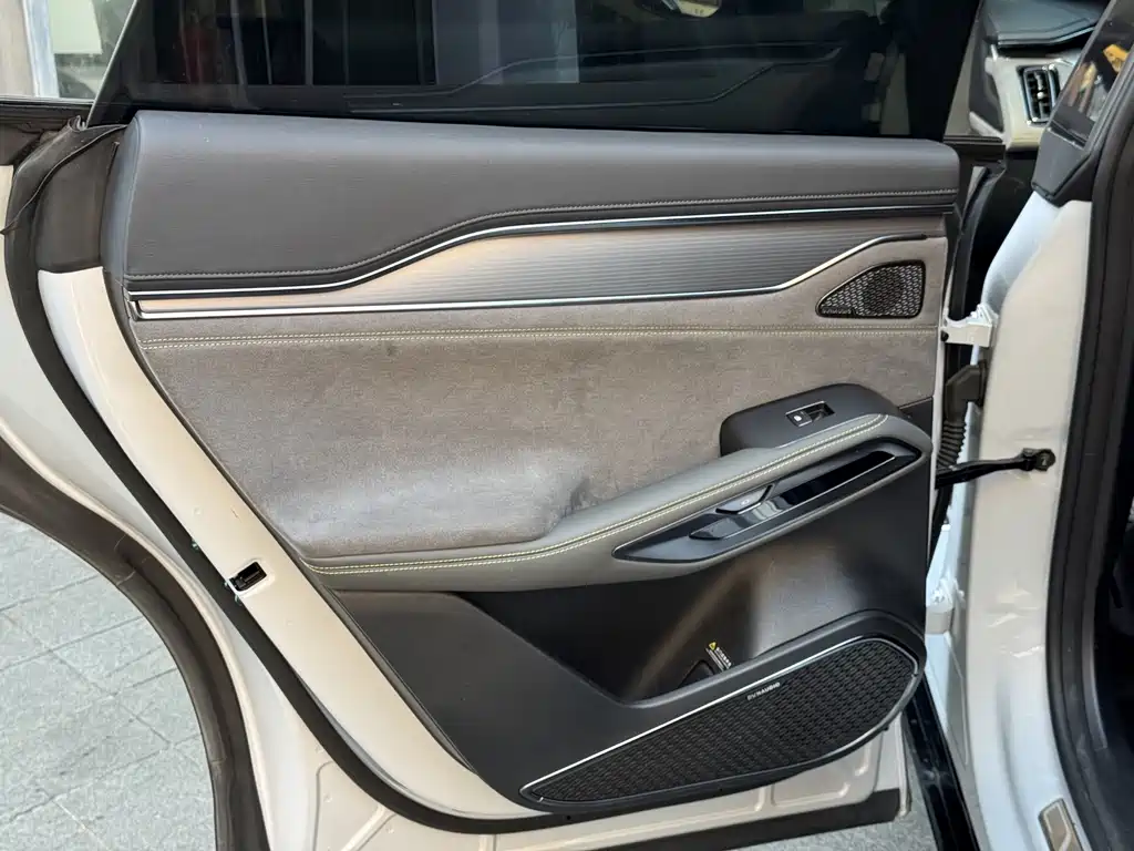 BYD L EV — миниатюра 14