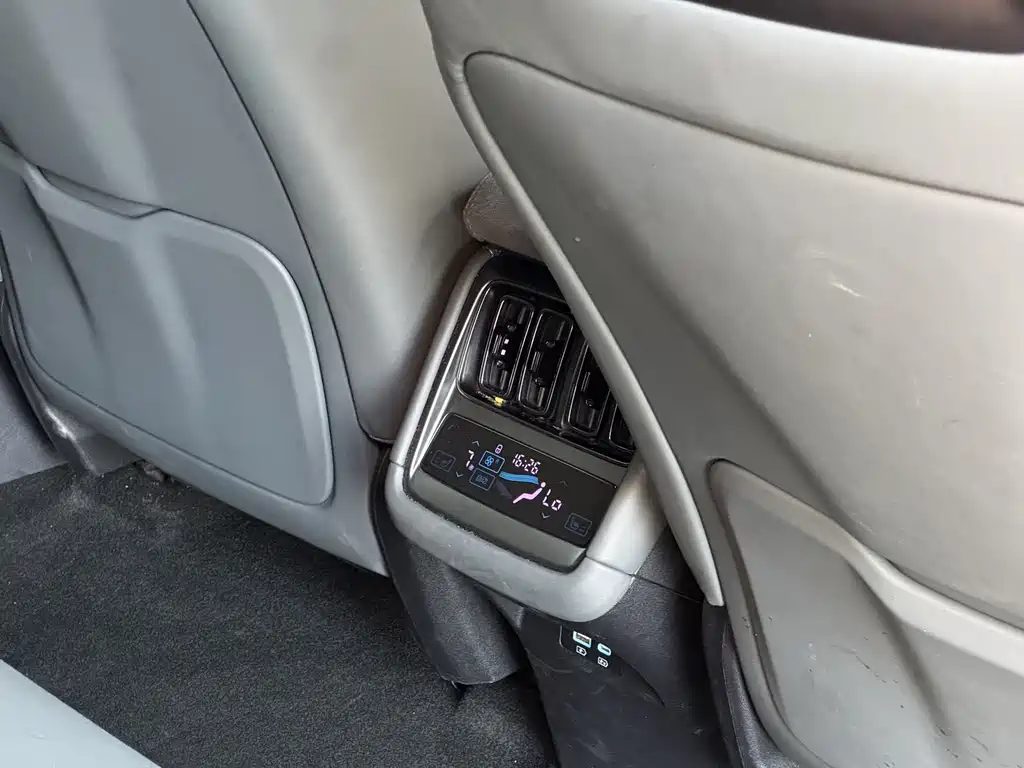 BYD L EV — миниатюра 19