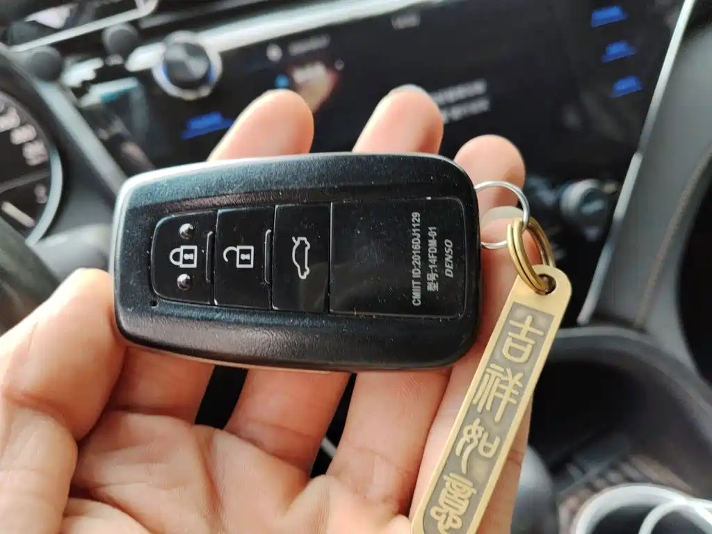 Toyota Camry — миниатюра 12