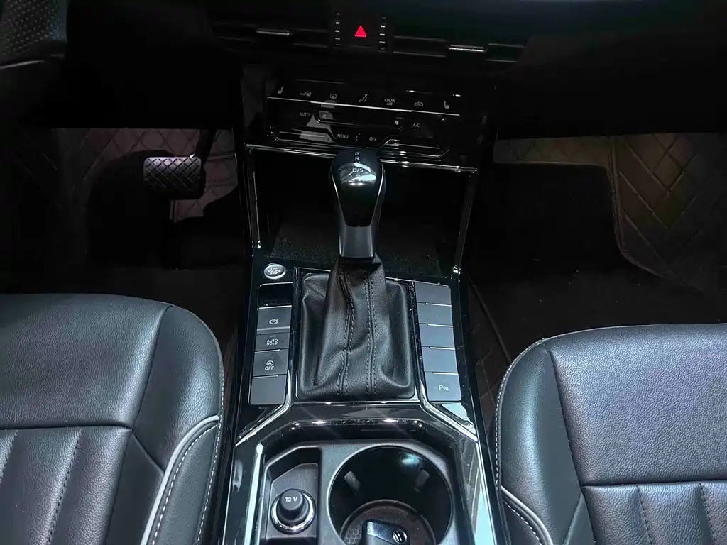 Volkswagen Passat 2023 330TSI Elite