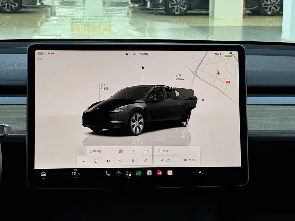 Tesla Model Y — миниатюра 11