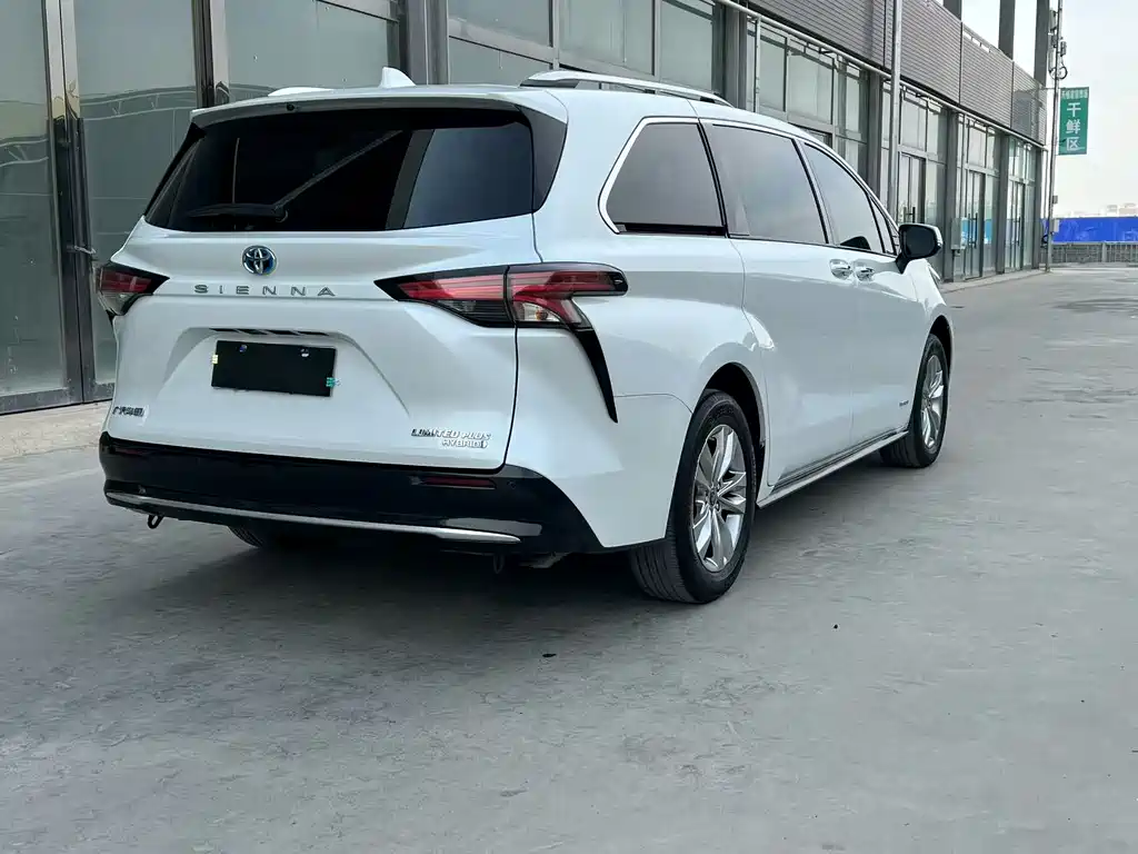 TOYOTA SIENNA