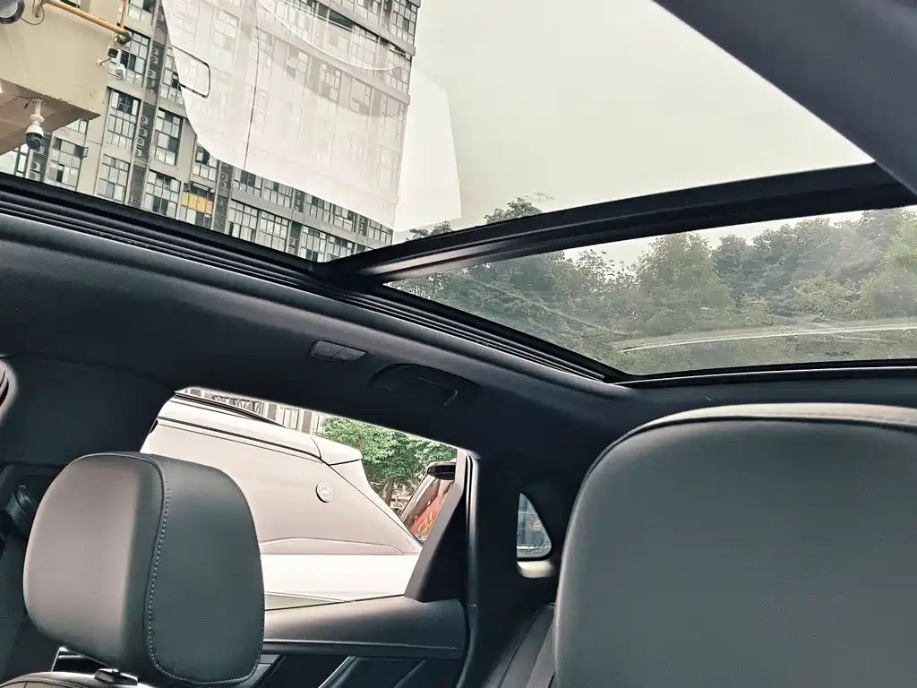Hongqi HS5 2025 2.0T