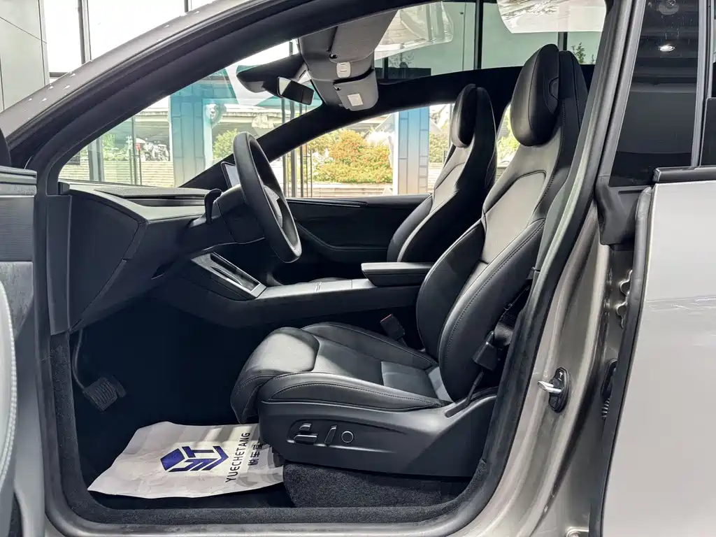 Tesla Model Y L — миниатюра 6