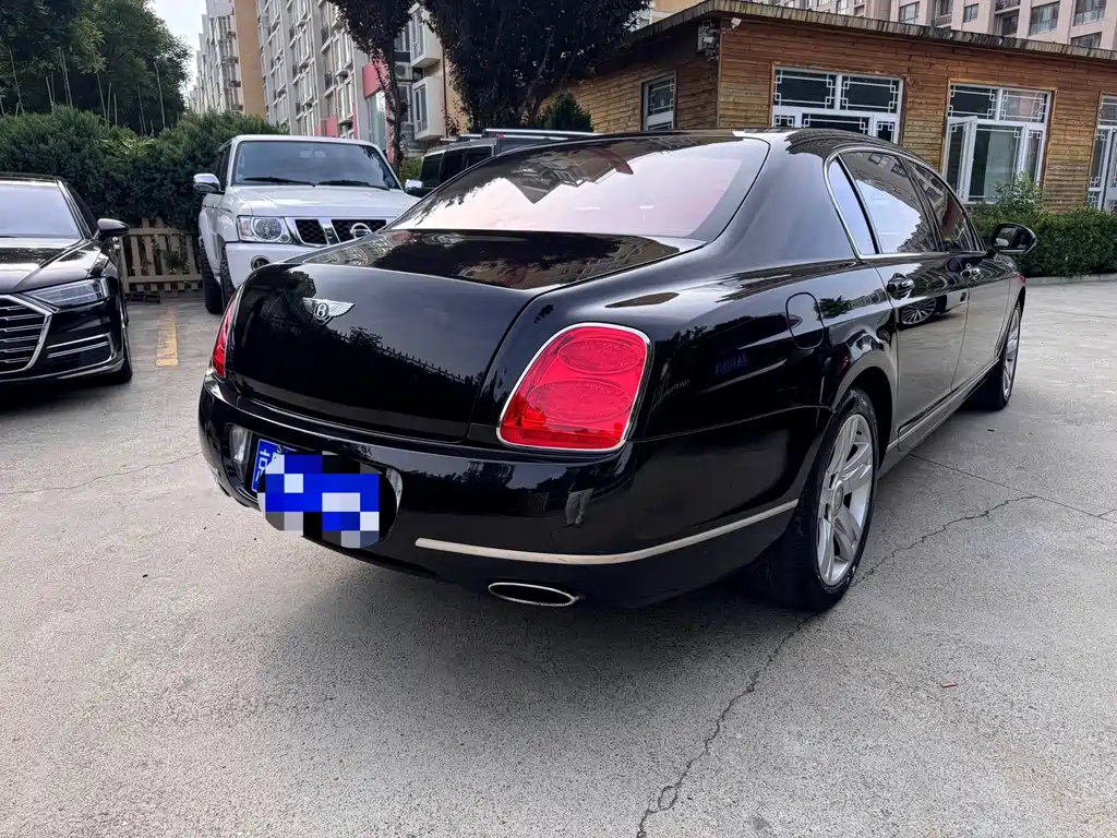 Bentley Flying Spur 2010 6.0T мест
