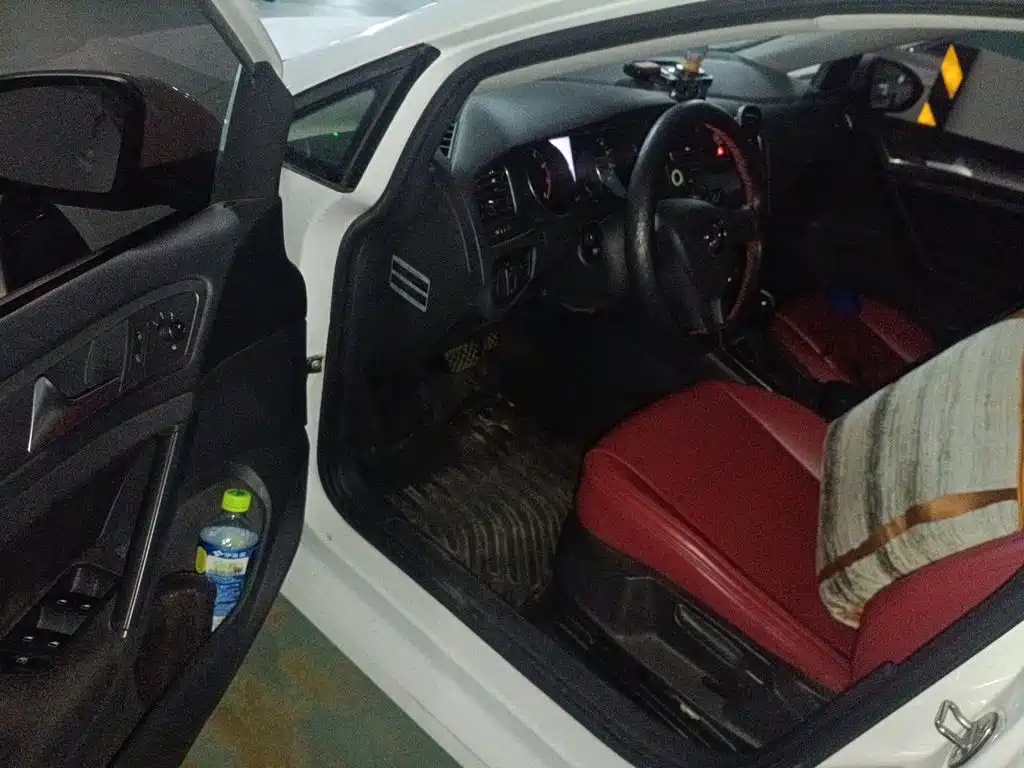 Volkswagen Golf — миниатюра 12