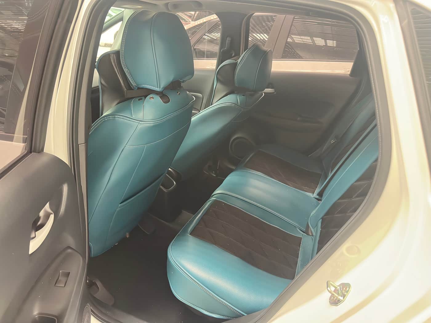 Honda Fit 1.5 л 2023 г. Белый, пробег 15000 км