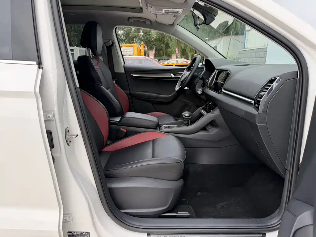 Skoda Karoq TSI280 Premium Edition, фото 21