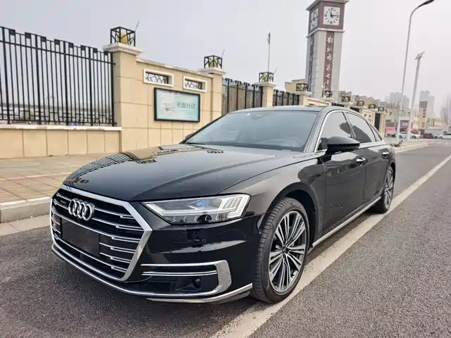 AUDI A8