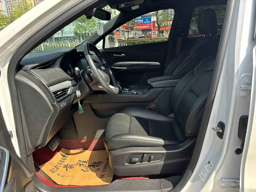 Cadillac XT4 2021 28T Lead