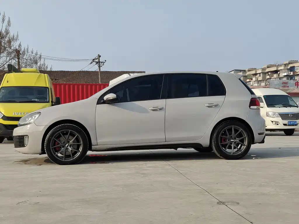 Volkswagen Golf GTI — миниатюра 4