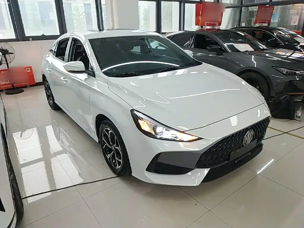 MG 5 2023 180DVVT CVT Luxury