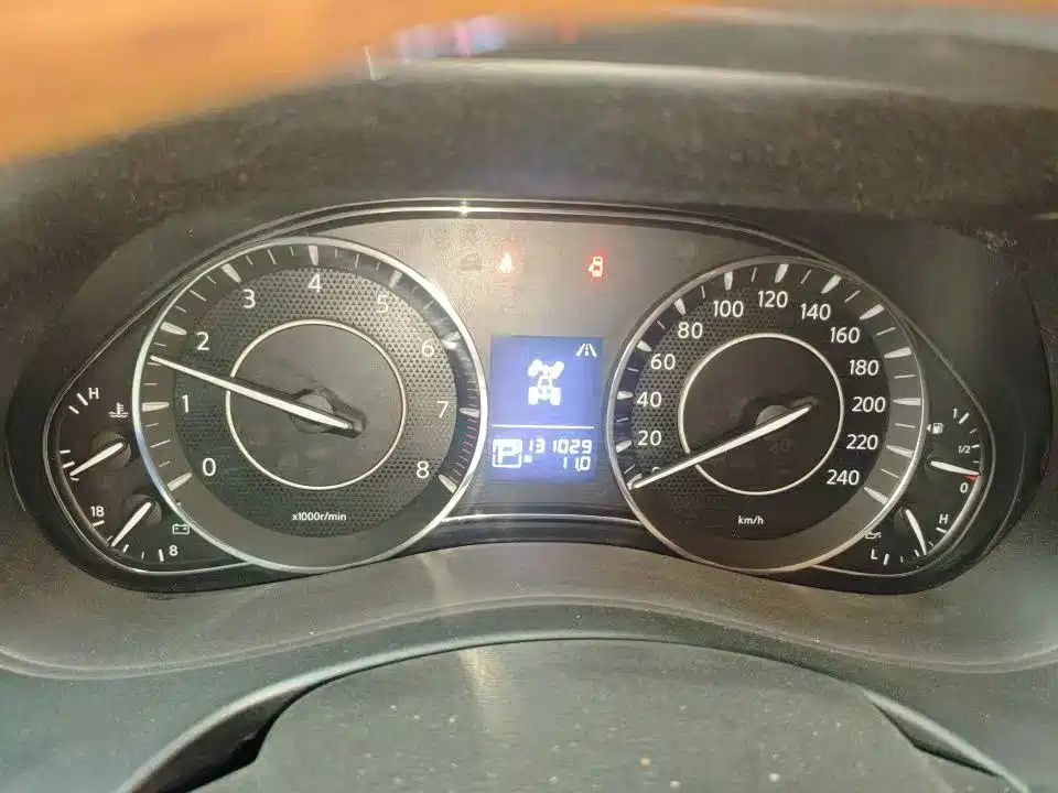 Nissan Patrol — миниатюра 4